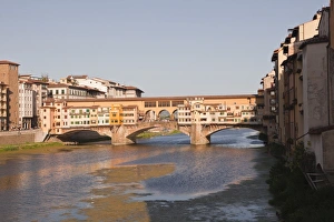 Colourful Urban Scene Drucke: Ponte Vecchio and the River Arno, Florence, Tuscany, Italy, Europe