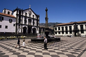 Contemporary Portuguese Architecture Drucke: Praca do Municipio