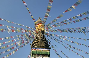 Kathmandu Landmarks Drucke: Prayer flags on Boudhanath stupa