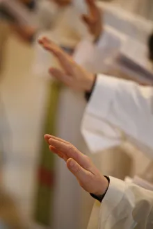 Roman Catholic Church Italy Drucke: Priests at Easter Thursday Mass in St. Peters Basilica, Vatican, Rome, Lazio, Italy