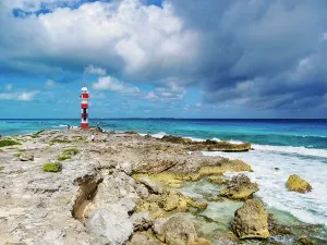Quintana Roo Coastline Drucke: Punta Cancun Lighthouse, Cancun, Quintana Roo State, Mexico