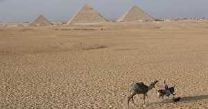 Cairo Tourist Attractions Drucke: The Pyramids of Mycerinus, Cheops and Chephren, Giza, UNESCO World Heritage Site