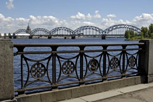 Drucke von Bahnbrücke über den Fluss Daugava in Riga, Lettland (Baltische Staaten), Europa Eisenbahn Drucke: Bahnbrücke über die Fluss Daugava