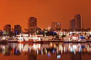West Coast Travel Destinations Drucke: Rainbow Harbor and skyline