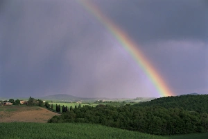 Tuscan Countryside Scenery Drucke: Rainbow after a storm