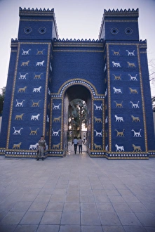 Middle East History Drucke: The reconstructed Ishtar Gate