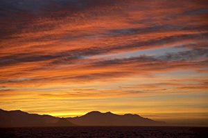 Antarctic Landscape Images Drucke: Red clouds at sunset, Antarctic Peninsula, Antarctica, Polar Regions