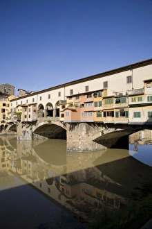 Tuscany Landmark Photography Drucke: Reflection in the Arno River of the Ponte Vecchio, Florence, Tuscany, Italy, Europe
