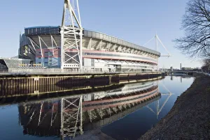Drucke von Spiegel des Millennium-Stadions im Fluss Taff, Kardiff (Wales), Vereinigtes Königreich Europäische Union Süd-Glamorgan Drucke: Spiegel des Millennium-Stadions im Fluss Taf am Cardiffs und in der Nähe von Kartenau (Wales)
