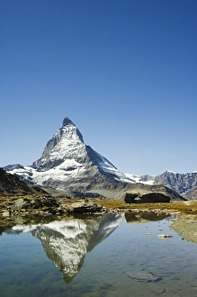 Spiegelung im kleinen See des Matterhorns