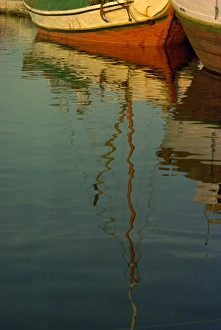 Water Reflection Photography Tips Drucke: Reflections of a boat