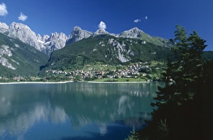 Reflections In Water Photography Drucke: Reflections in lake