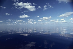 Maldives Island Getaway Drucke: Reflections of white clouds and blue sky in the water