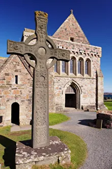 Drucke von Nachbildung des Kreuzes von St. Johannes steht stolz vor der Abtei auf der Insel Iona im Vereinigten Königreich Großbritannien und Irland in Europa Verwandte Bilder Drucke: Nachbildung des Kreuzes von St. Johannes steht stolz vor der Abtei auf der Insel Iona