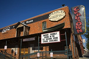 Contemporary Architecture In USA Drucke: Restaurant in Bricktown District
