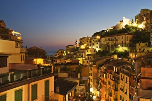 Liguria Architecture Drucke: Riomaggiore rooftops and the Castle at dusk