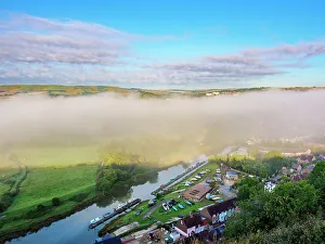 UK Countryside Scenery Drucke: River Ouse and mist, elevated view, Lewes, East Sussex, England, United Kingdom, Europe