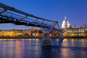 Modern Architecture In England Drucke: River Thames, Millennium Bridge and St