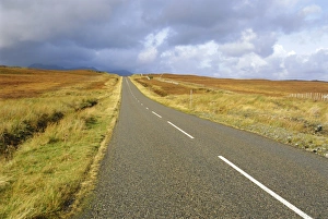 Empty Roads In Scotland Drucke: Empty road