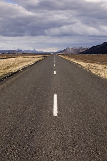 Icelandic Coastal Towns Drucke: Road to Husavik