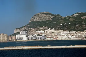 Drucke von Der Kalkfelsen von Gibraltar, Gibraltar im Mittelmeer gesehen aus Europa Verwandte Bilder Drucke: Der Rock von Gibraltar
