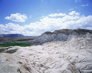 Anatolia Travel Destination Drucke: Rocks and green fields in distance