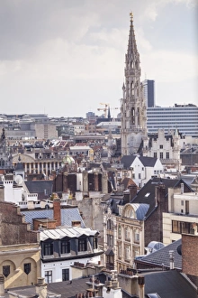 Belgium Tourist Attractions Drucke: The rooftops and spire of the Town Hall in the background, Brussels, Belgium, Europe