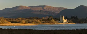 Killarney County Kerry Drucke: Ross Castle in the evening sunlight, Killarney, County Kerry, Munster