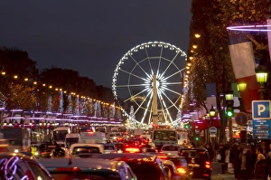 Tourist Attraction In Paris Drucke: Roue de Paris and Champs Elysees at dusk, Paris, France, Europe