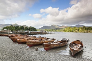 Drucke von Rudern auf dem Booten am Derwent-Wasser in Keswick im nationalparkartigen Distrikt des Lake-Distrikts in der Grafschaft Cumberland im Vereinigten Königreich Großbritannien und Nordirland Europa See Drucke: Rudern auf dem Booten am Derwent-Wasser in Keswick im nationalparkartigen Distrikt des Lake-Distrikts in der Grafschaft