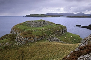 Inner Hebrides Travel Destination Drucke: Ruins of Dun Ardrek