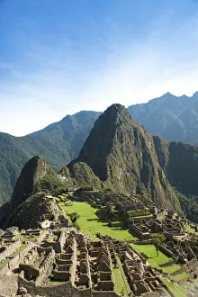 Drucke von Die Ruinen von Machu Picchu mit dem Hügel Huayna Picchu im Hintergrund sind ein Weltkulturerbe der UNESCO. Das heilige Tal und das Land Perù in Südamerika Südamerikanische Kunstdrucke: Die Ruinen von Machu Picchu mit dem Hügel Huayna Picchu im Hintergrund und Weltkulturerbe der UNESCO