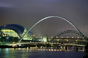 Fluss Drucke: Die Weisheit und die Tyne- und Milleniumbrücken nachts in Gateshead/Neuecastle