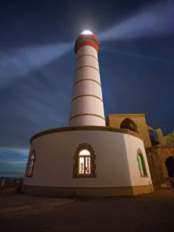 Drucke von Das Leuchtturm Saint-Mathieu bei Nacht in der Bretagne im französischen Teil von Europa Finistere Drucke: Der Leuchtturm von Saint-Mathieu bei Nacht in der Bretagne im Norden Frankreichs an der Atlantikküste