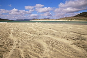 UK Island Landscapes Drucke: Sand patterns and view of hills