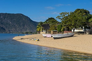 Colourful Lake Scenery Drucke: Sandy beach at Cape Maclear, Lake Malawi, Malawi, Africa