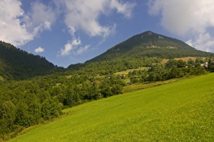 Drucke von Die Landschaft um das Bergdorf Vlkolinec im Hochtatraschen in der Slowakei/Europa Slowakei Drucke: Die Landschaft um das Bergdorf Vlkolinec in den Hochtatern Slowakei/Europa
