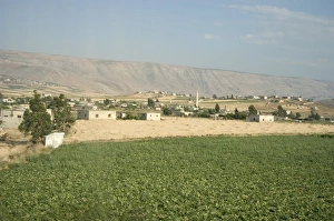 Syrian Landscape Photography Drucke: Scenery from train between Aleppo and Lattakia