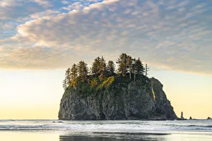 Felsformation am Morgen an der zweiten Sandbank in La Push im Klatskan County in dem US-Bundesstaat Waschung