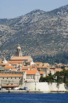 Mediterranean Seafront Properties Drucke: Seafront view of medieval Old Town, Korcula Island, Dalmatia Coast, Croatia, Europe