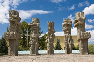 Blue Sky Architecture Photography Drucke: Second World War monument, Bokonbayevo, Kyrgyzstan, Central Asia