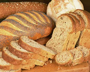 Freshly Baked Bread Drucke: A selection of bread loaves and bread slices