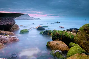 South Downs Landscape Drucke: Seven Sisters Cliffs from Cuckmere Haven Beach, South Downs, East Sussex