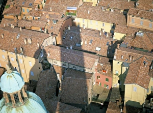 Travel Europe Photography Drucke: Shadow of the Asinelli tower