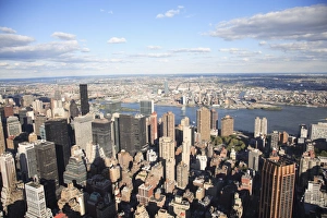 NYC Travel Destinations Drucke: Shadow of Empire State Building, Manhattan, East River, Queens, New York City