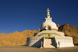 Ladakh India Tourism Drucke: Shanti Stupa