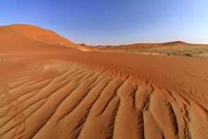 Die Formen des Sandes werden ständig durch den Wind geformt. Deadvlei, Sossusvlei im Nami-Bergland