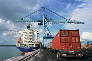 Fähre bis Strand/Container-Terminal/Mombasa-Hafen/Kenya/Ostafrika/Afrika