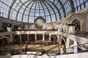 United Arab Emirates Travel Guide Drucke: Shopping Mall interior