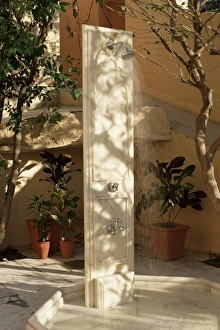 Rajasthan Tourism Attractions Drucke: Shower by the swimming pool